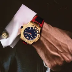 Versace VRSCVEDY00319 Erkek Kol Saati Versace VRSCVEDY00319 Erkek Kol Saati